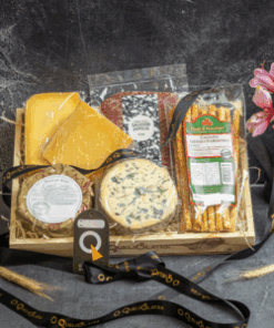 CESTA DE PRESENTE – 4 QUEIJOS + CHARCUTARIA+ GRISSINI