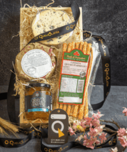 CESTA DE PRESENTE ESPECIAL – 2 QUEIJOS CREMOSOS + GELÉIA + GRISSINI
