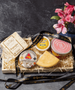 CESTA DE PRESENTE – 3 QUEIJOS SUAVES + GOIABADA CREMOSA + DOCE DE LEITE