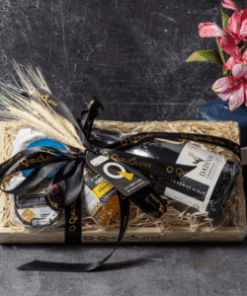 CESTA DE PRESENTE – 2 QUEIJOS + VINHO BRANCO + GELÉIA